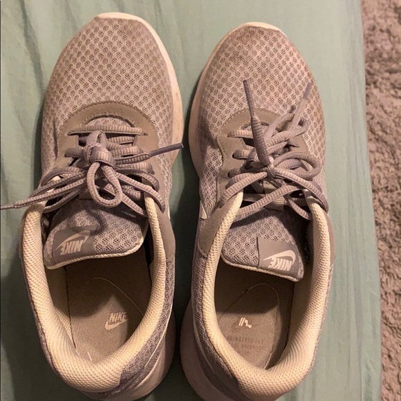 Nike shoes - Picture 2 of 4